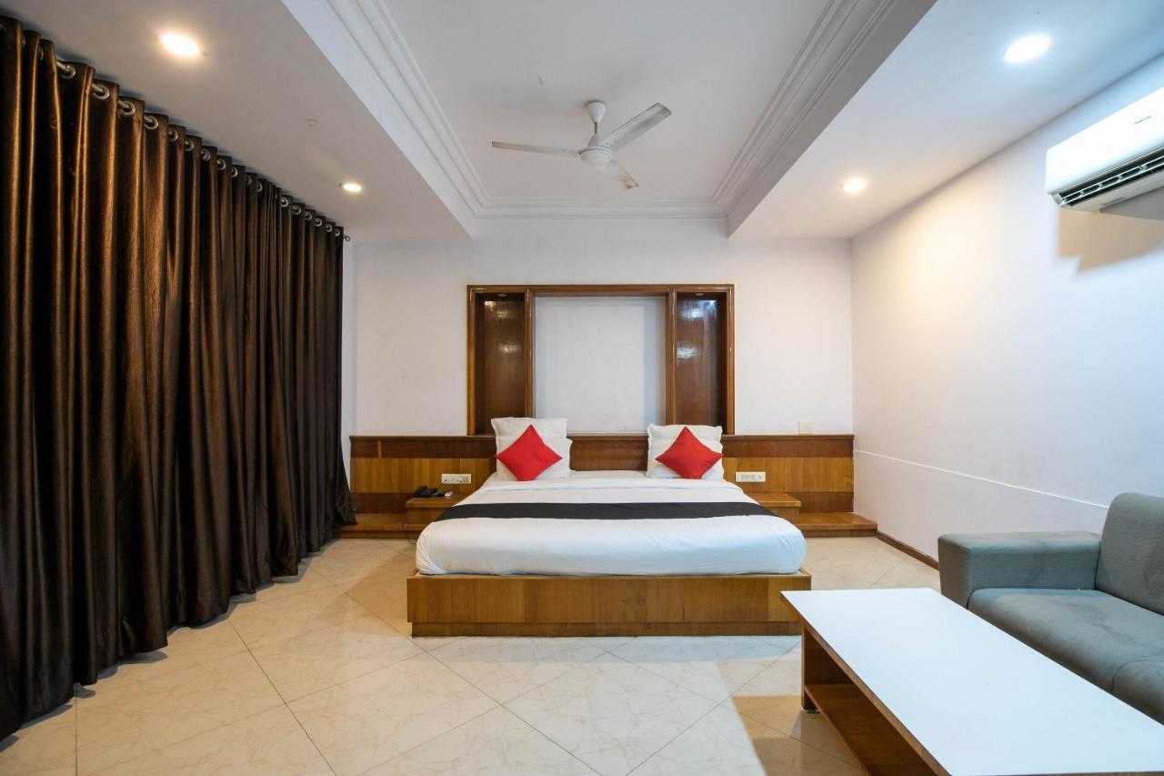 Collection O 49275 Hotel Suman City Gandhinagar Eksteriør billede